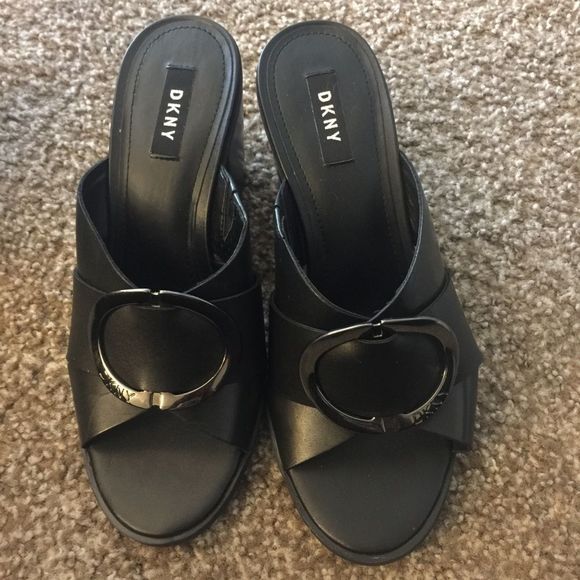 DKNY Block Heel Sandals, Size 7.5, Black - Picture 10 of 11